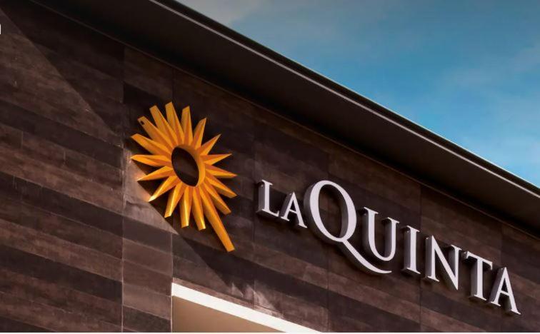 La Quinta Inn & Suites By Wyndham Tulsa Downtown - Route 66 Kültér fotó
