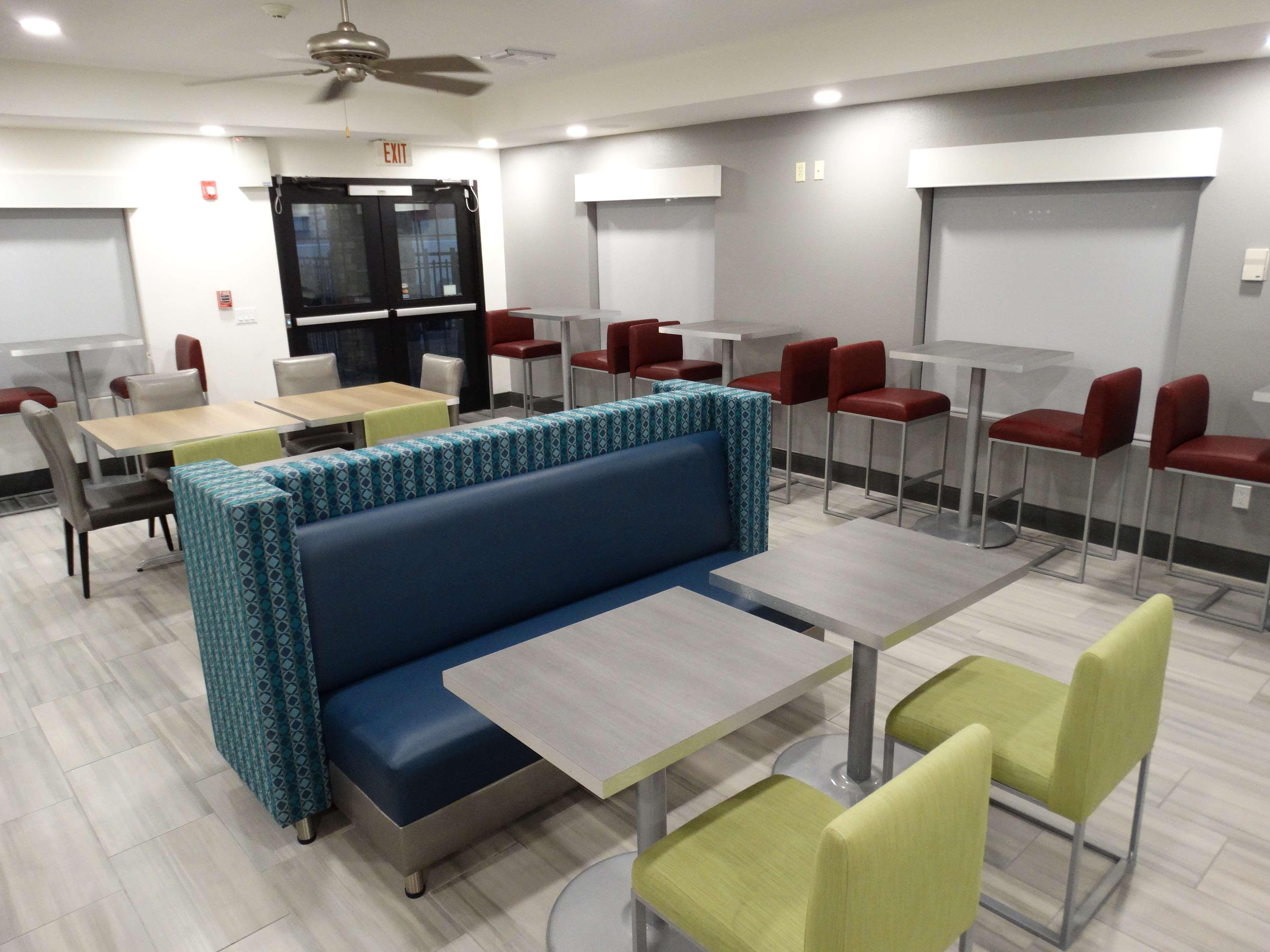 La Quinta Inn & Suites By Wyndham Tulsa Downtown - Route 66 Kültér fotó