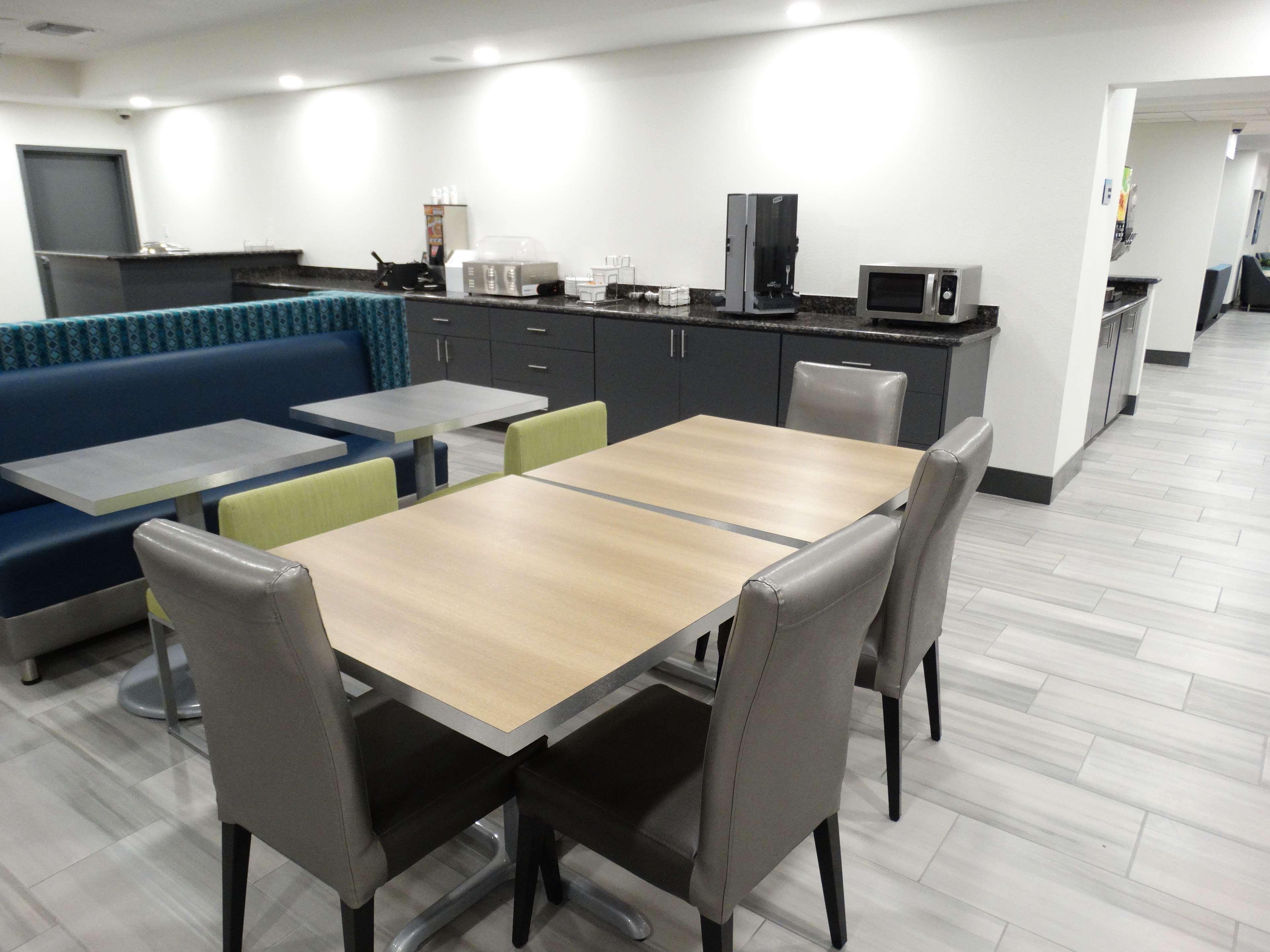 La Quinta Inn & Suites By Wyndham Tulsa Downtown - Route 66 Kültér fotó
