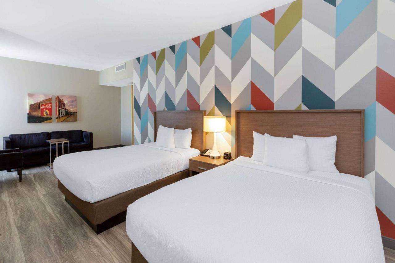 La Quinta Inn & Suites By Wyndham Tulsa Downtown - Route 66 Kültér fotó