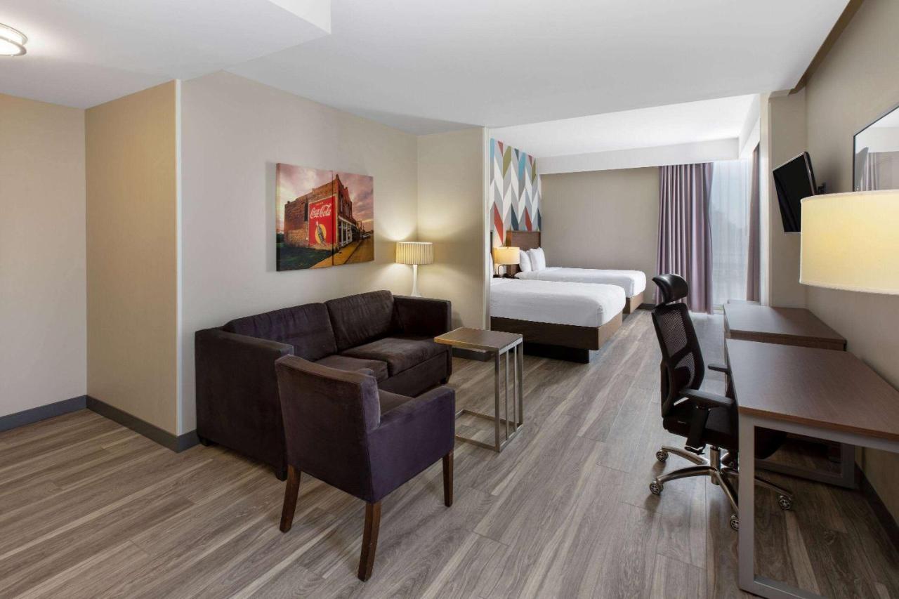 La Quinta Inn & Suites By Wyndham Tulsa Downtown - Route 66 Kültér fotó